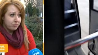 Невиждан абсурд! Междуградски автобус вози с отворена врата, а пътничка... ВИДЕО