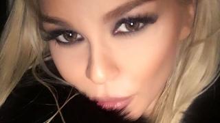 Шок! Свалиха Деси Слава от самолета, а причината е ужасяваща