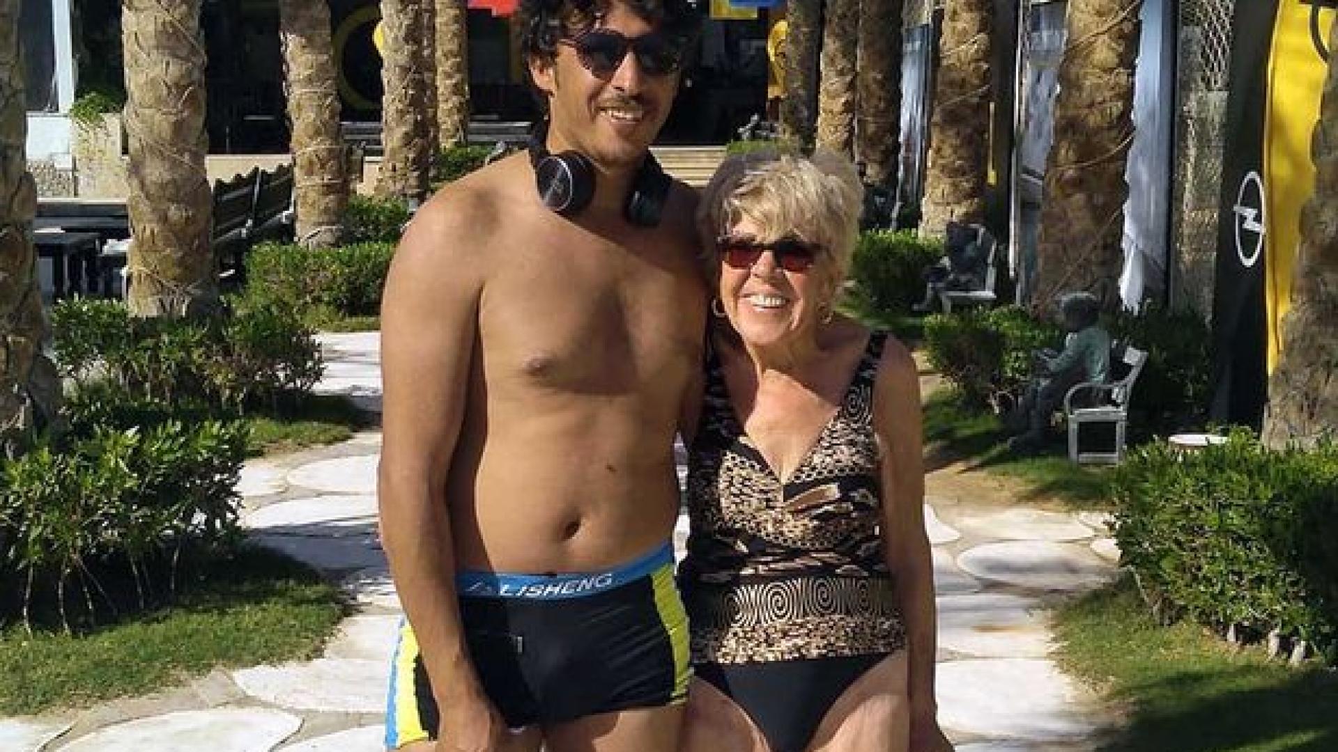 Пенсионерката Айрис си взе 35-годишния Мохамед за съпруг - трофей СНИМКИ