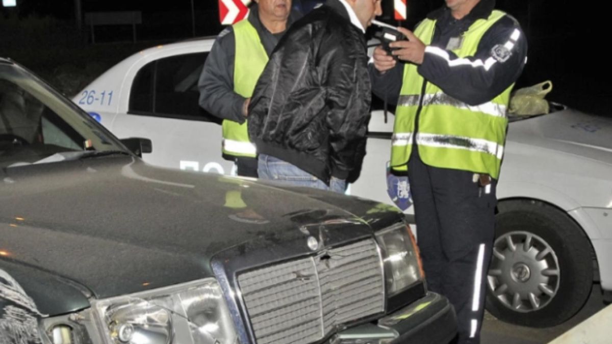 Мъж с 4.62 промила алкохол едва подкара чужд автомобил и...