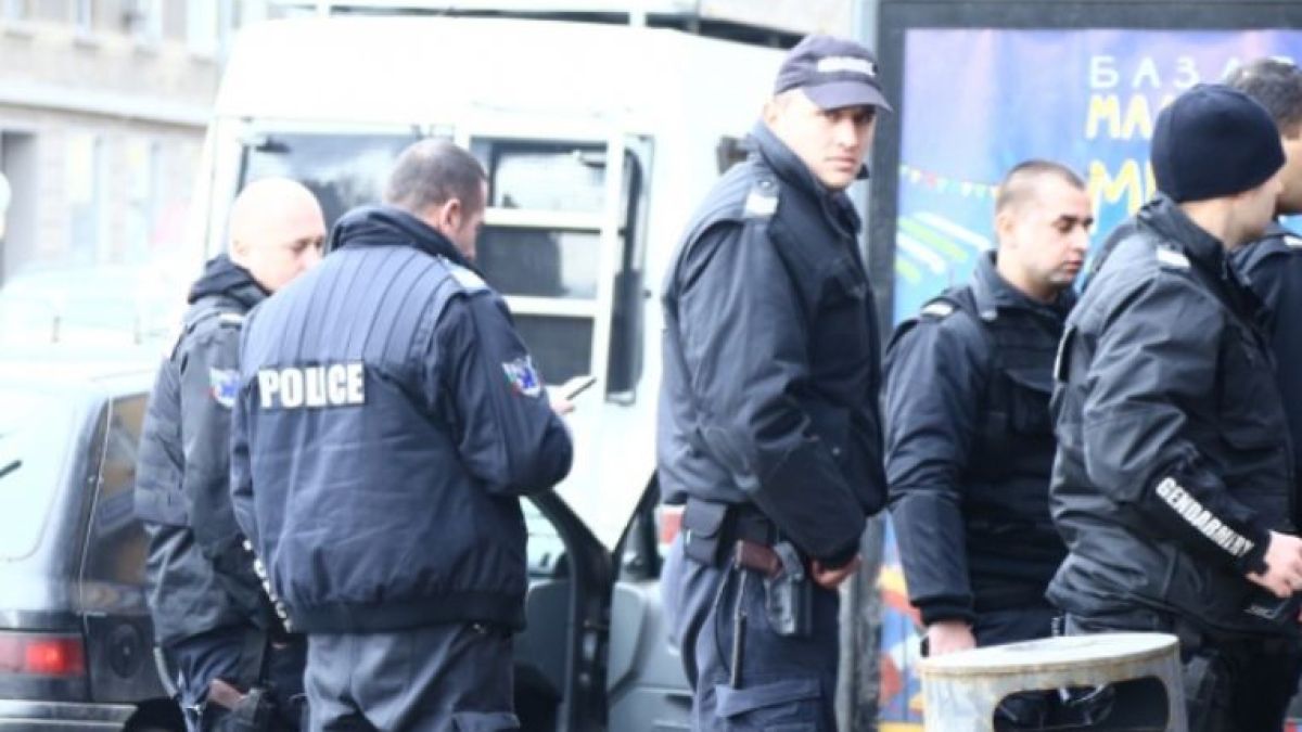 Полиция и протестиращи в схватка на пъпа на София