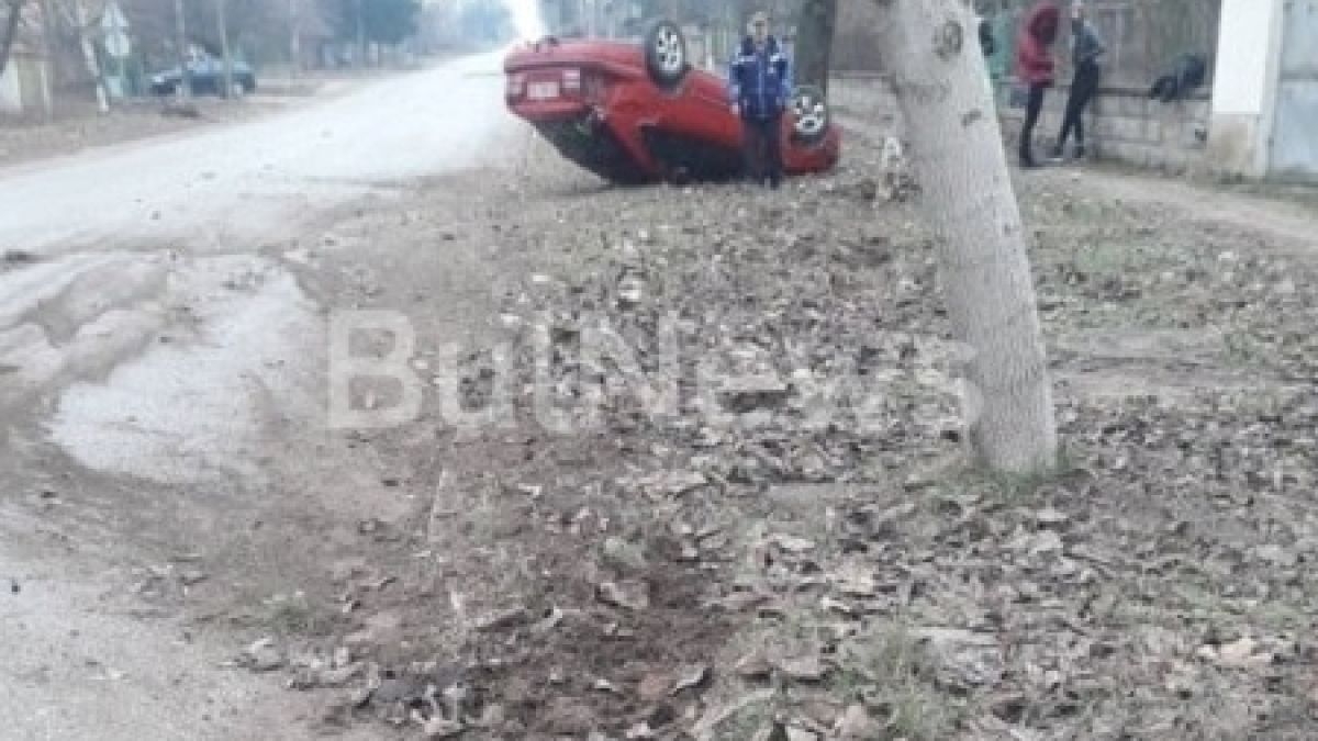 Зрелищна катастрофа на две девойки до врачанско село СНИМКИ 