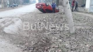 Зрелищна катастрофа на две девойки до врачанско село СНИМКИ 