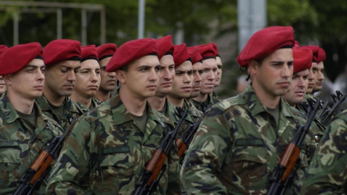 „Пълни редици“: Ето как армията ще попълни оределия строй 