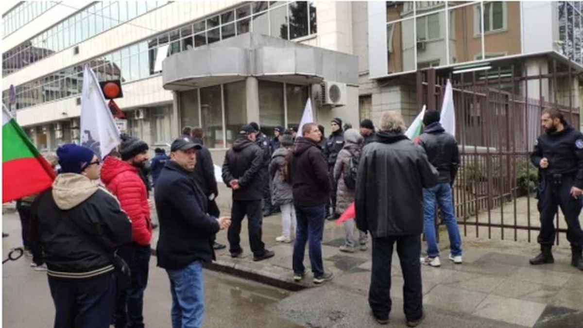 Извънредна новина за задържаните след сблъсъците пред МРРБ