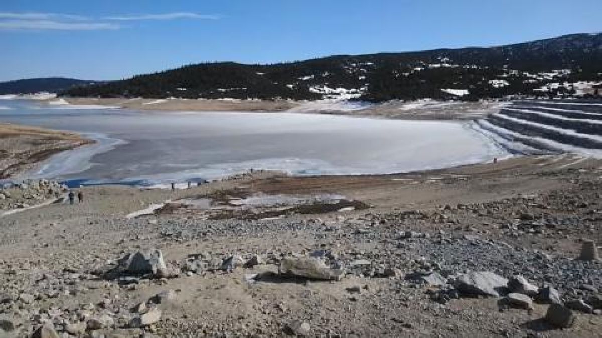Шокиращо ВИДЕО: "Белмекен" с водата за Перник в момента е само гьол 
