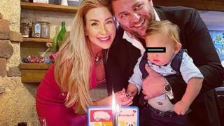 Антония Петрова и съпругът й отпразнуваха първия рожден ден на сина си в Абу Даби СНИМКА