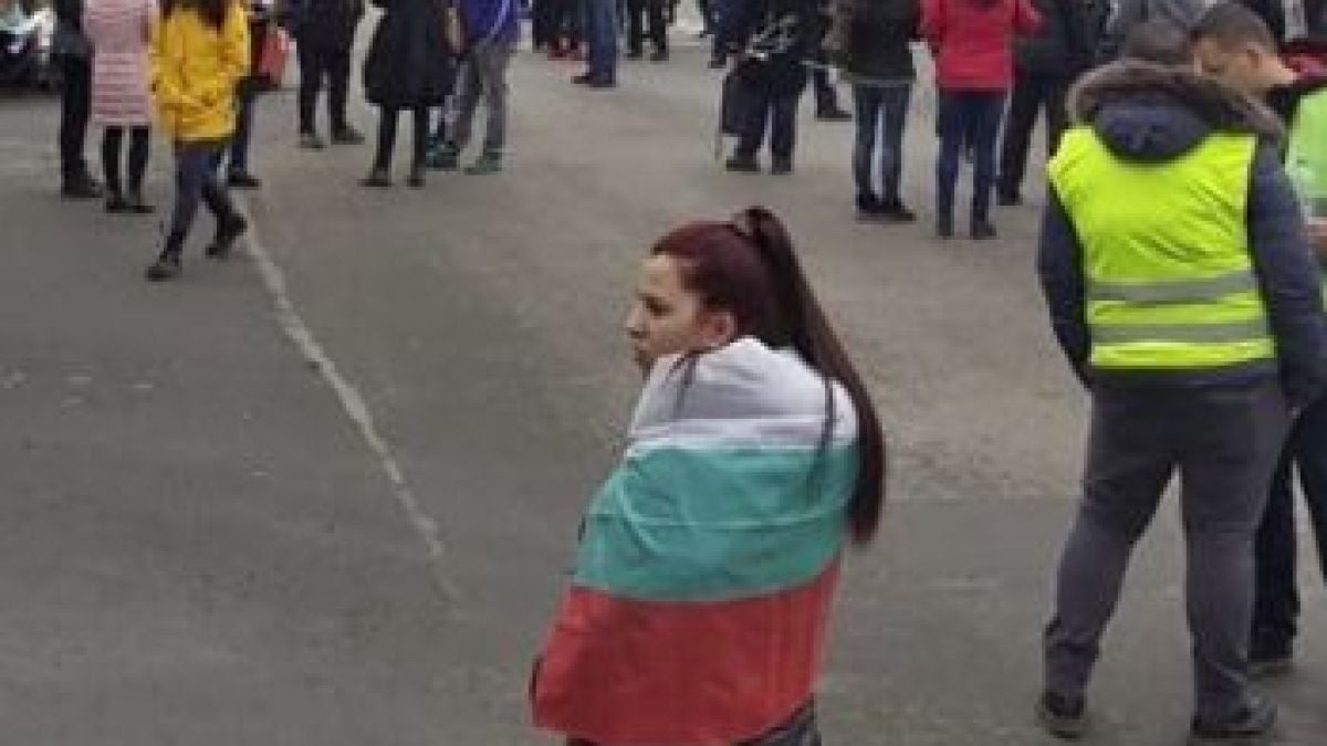 Протестиращите пред Ректората с нов ход 