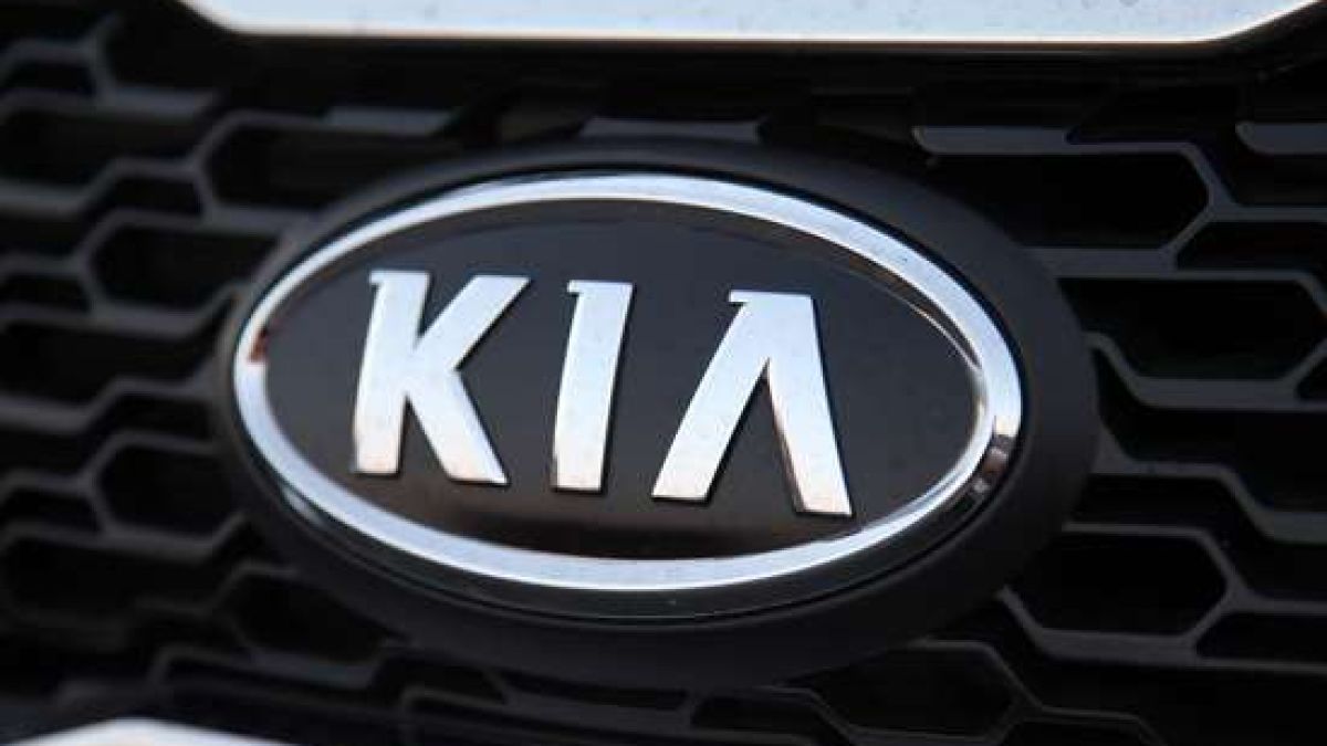 Стилен и агресивен: Разкриха новия Kia Sorento преди премиерата СНИМКИ