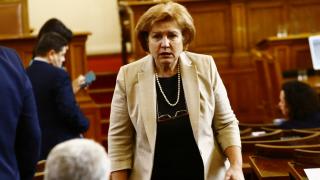 Менда Стоянова обяви какво БСП ще прехвърля от ръка на ръка като горещ картоф