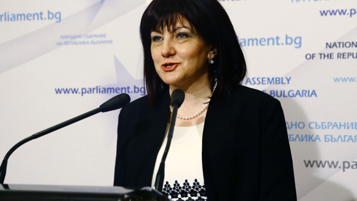 Караянчева поздрави "най-прекрасните създания"