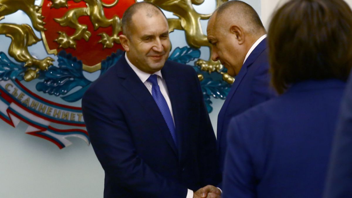 Румен Радев: Няма да свикам КСНС за снимките с Борисов, той застрашава правителството