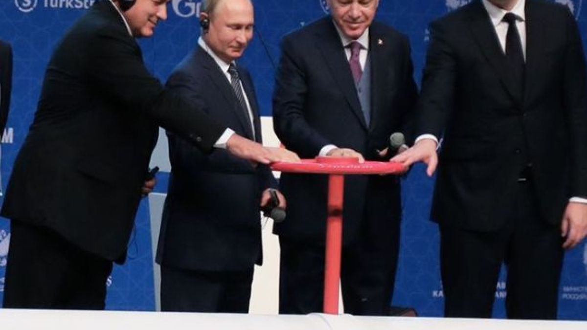 Вучич обявиха кога руския газ идва в Сърбия през България