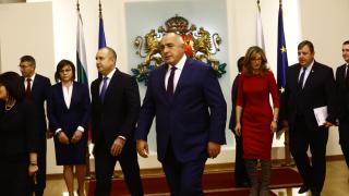 Първи екзитполове: ГЕРБ отново лидер в битката за НС, балотаж за президентския вот