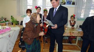 Баба Дора разказа как е доживяла до 100 години 