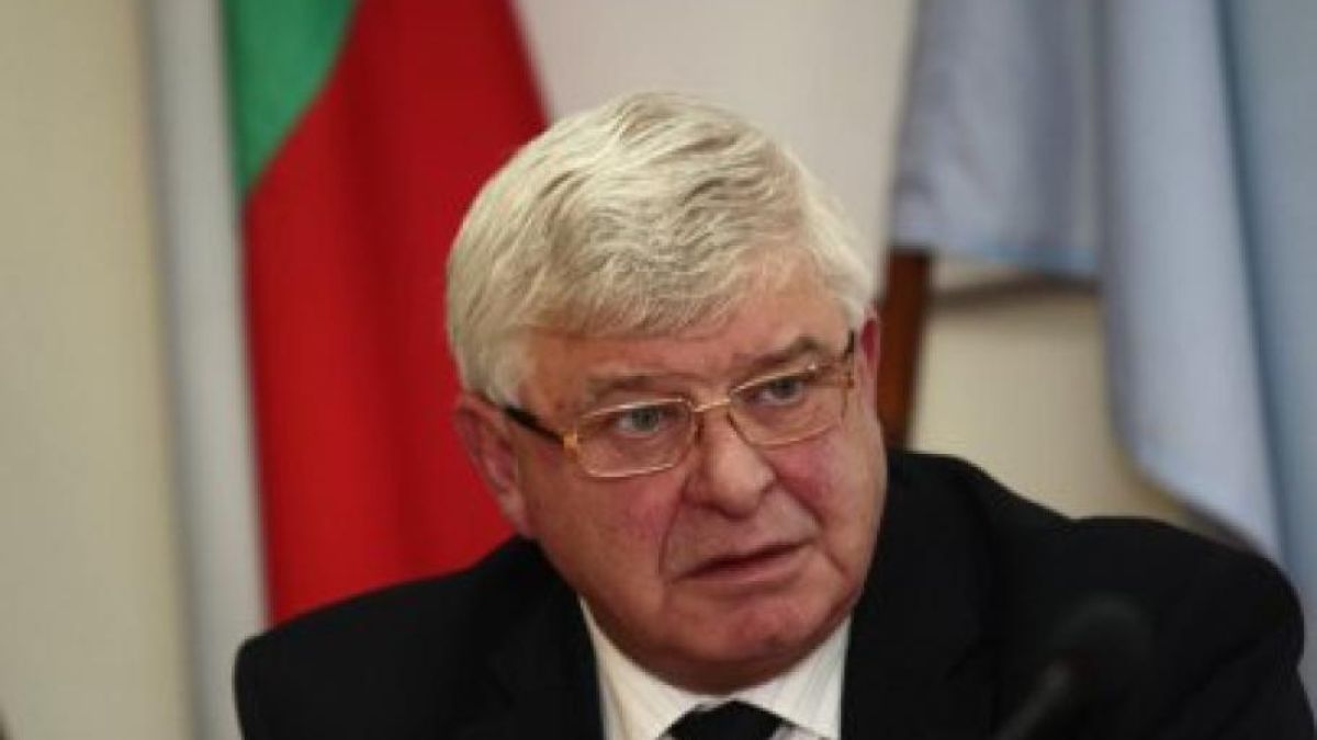 Министър Ананиев каза какво ще случи с българите от Китай, когато кацнат у нас