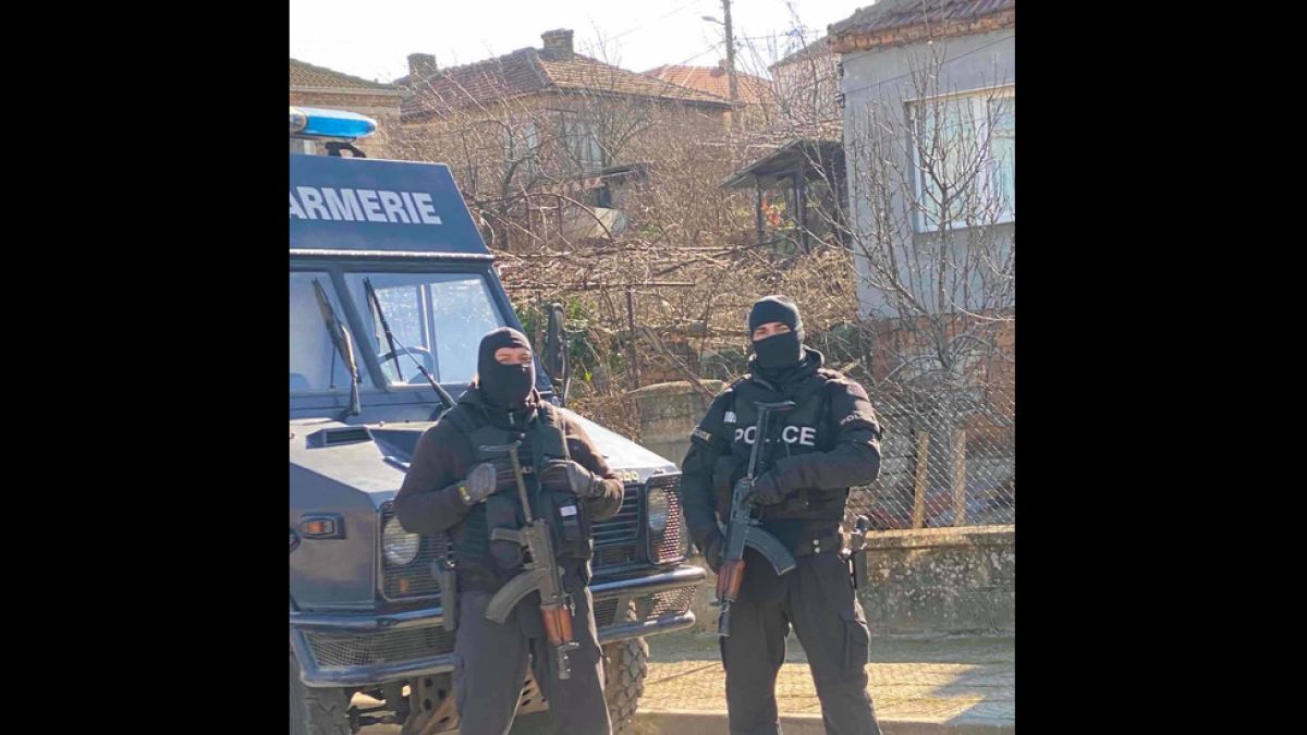 Спецакция на прокуратурата във Варненско, закопчани са 11 престъпници СНИМКИ