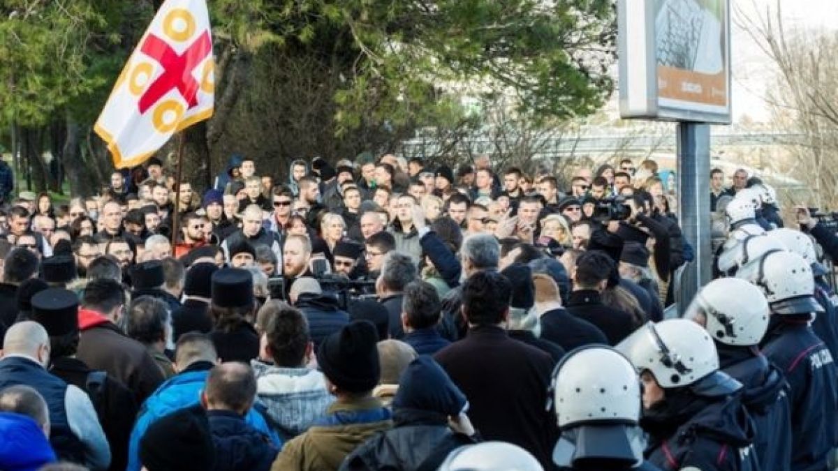 Мъж поиска ръката на възлюбената си пред 60 хиляди души ВИДЕО