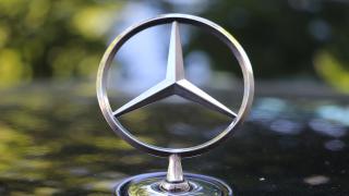 Официални СНИМКИ на "електрическата S-Class" на Mercedes-Benz