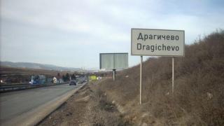 Голям риск: Междуградски маршрутки правят опасен обратен завой! ВИДЕО