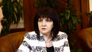 Караянчева: Президентът започна противопоставяне, което наистина смущава