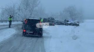Снегът парализира България, към "Маказа" е най страшно СНИМКИ