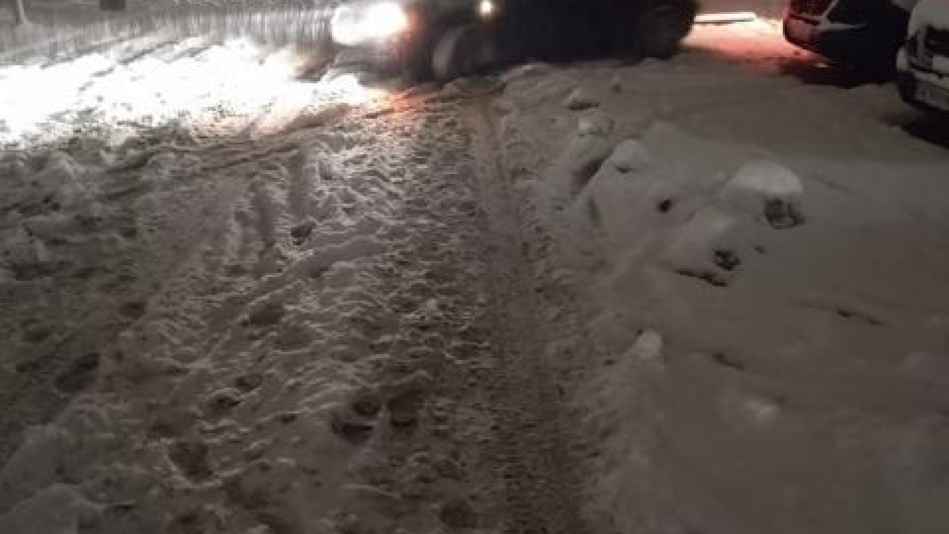 Шофьори на закъсали в снега автомобили избутаха линейка до габровската болница СНИМКИ 