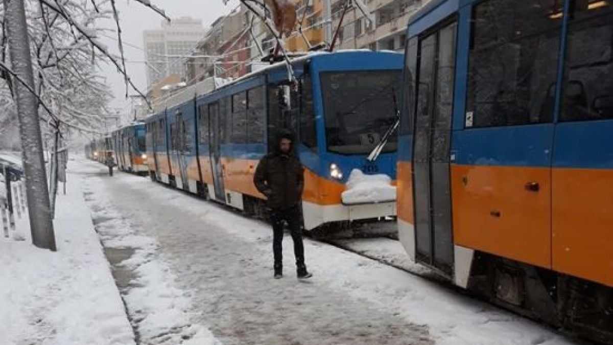 Извънредна ситуация на площад "Славейков" в София СНИМКА