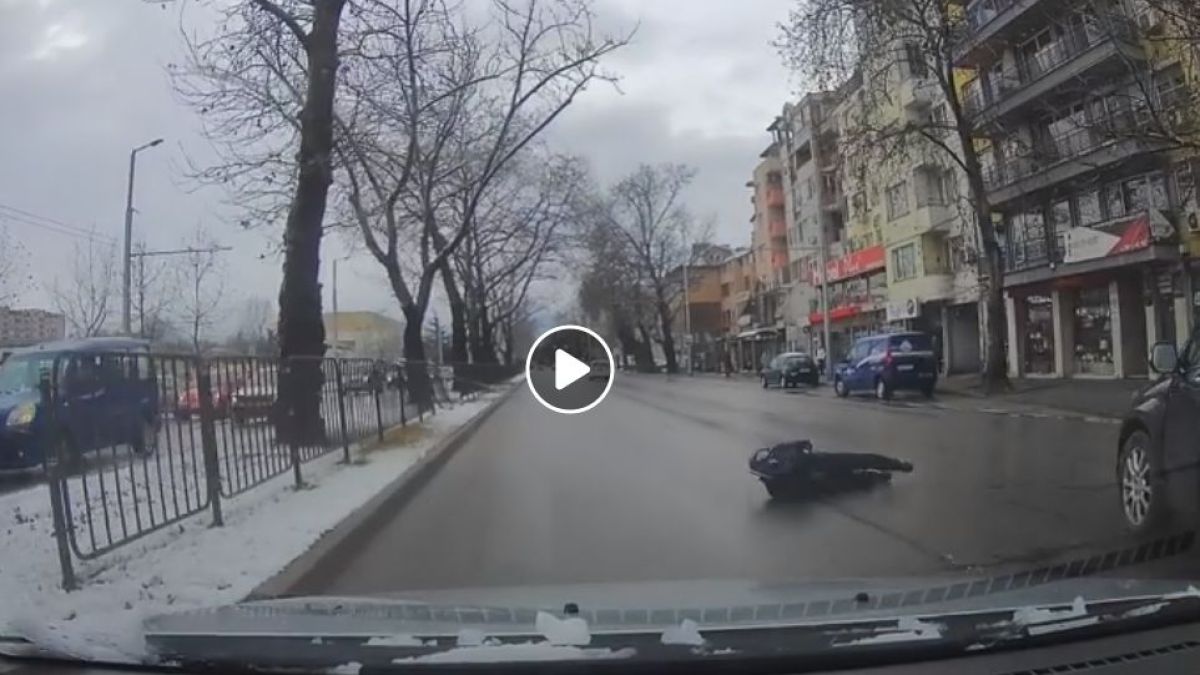 Кола помете пешеходец на пловдивско кръстовище ВИДЕО 