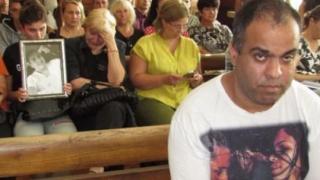 Роднините на убития от циганин Алекс се гневят на неадекватната присъдата ВИДЕО
