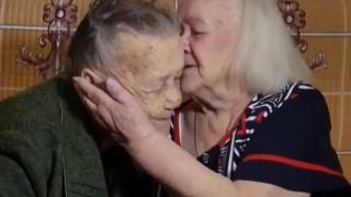 Разделени от войната, две сестри се събраха след 78 години ВИДЕО