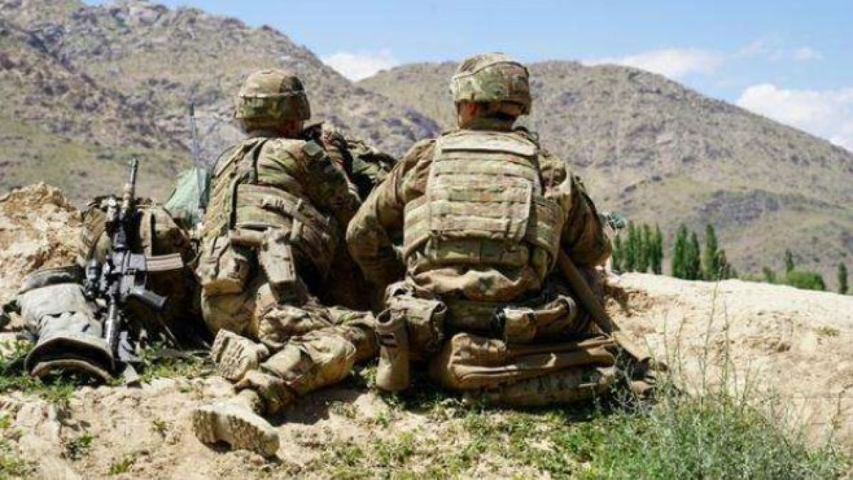 Униформен афганистанец уби с картечница две US Зелени барети