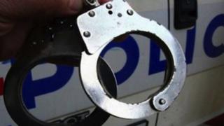 Задържаха мъж, ударил полицай след сигнал за семеен скандал