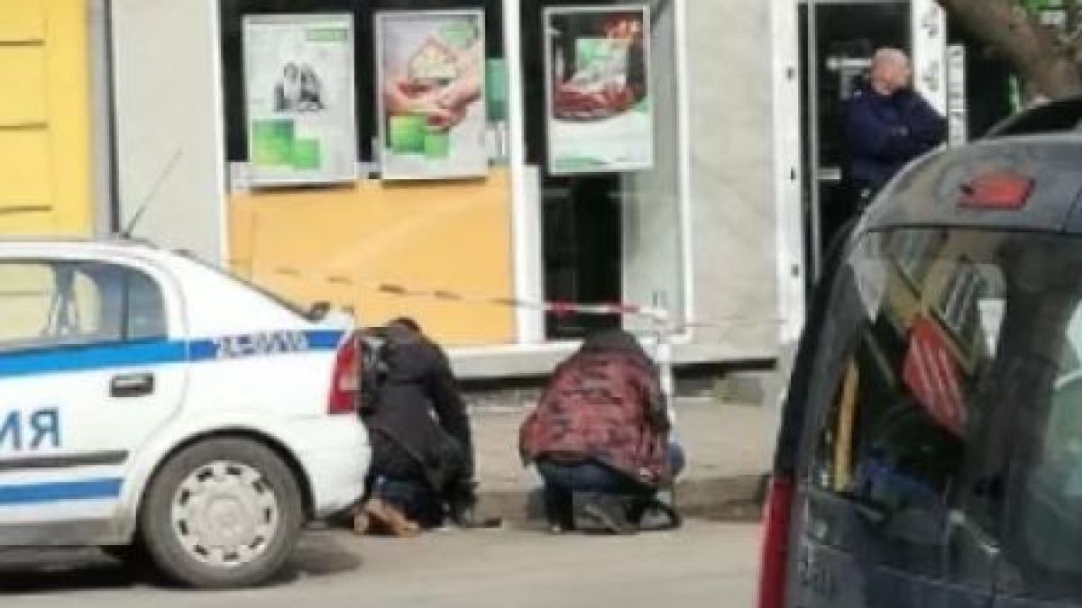 Разбра се колко пари е отмъкнал бандитът от банковия клон на ДСК в София 