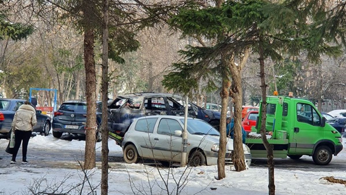 Първо в БЛИЦ: С тази кола ли са избягали бандитите, обрали банка в София СНИМКИ