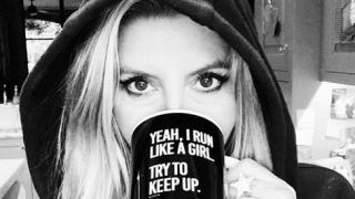 Жена отряза крачолите на чорапогащите си и стана милиардерка