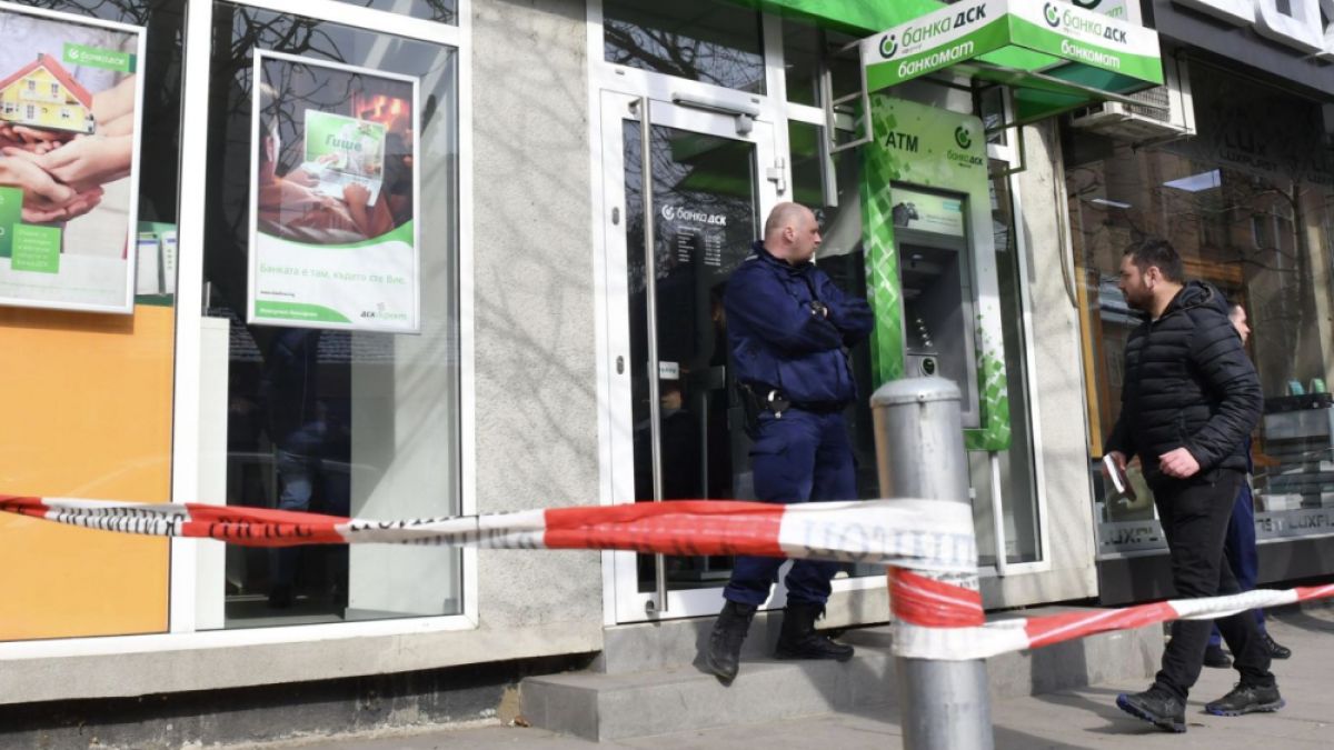 Разследващи с горещи разкрития за апаша, ударил банков клон в София 