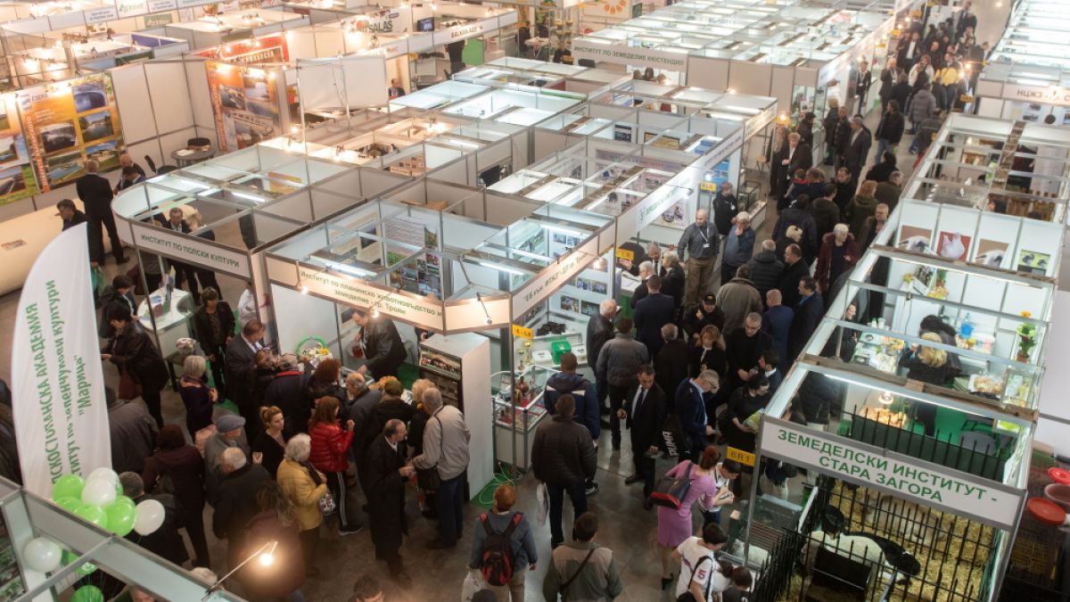Изложбата „Агра 2020“ показва единствената в света машина за рози