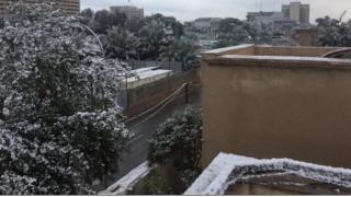 В Багдад се чудят и маят на това рядко явление СНИМКИ