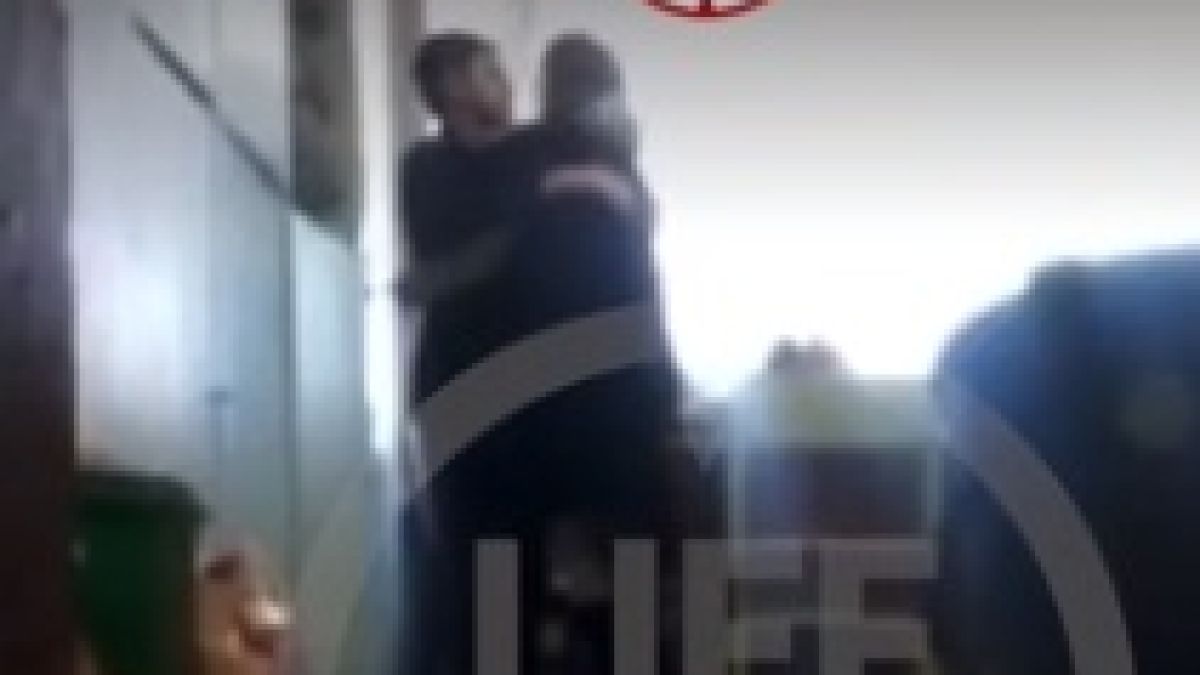 Интимни ласки между учителка и ученик бяха заснети на ВИДЕО
