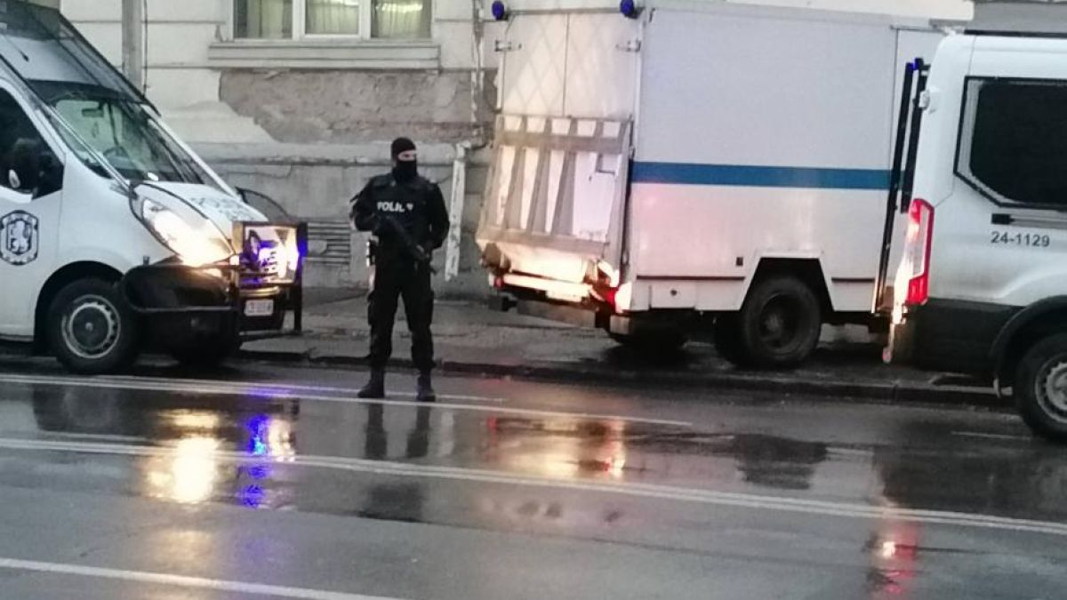 Ето какво се случва в момента с ценните картини на Божков СНИМКИ