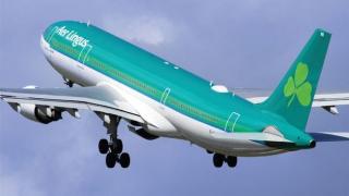 Страховито: Мълния удари пътнически самолет в небето над Англия ВИДЕО