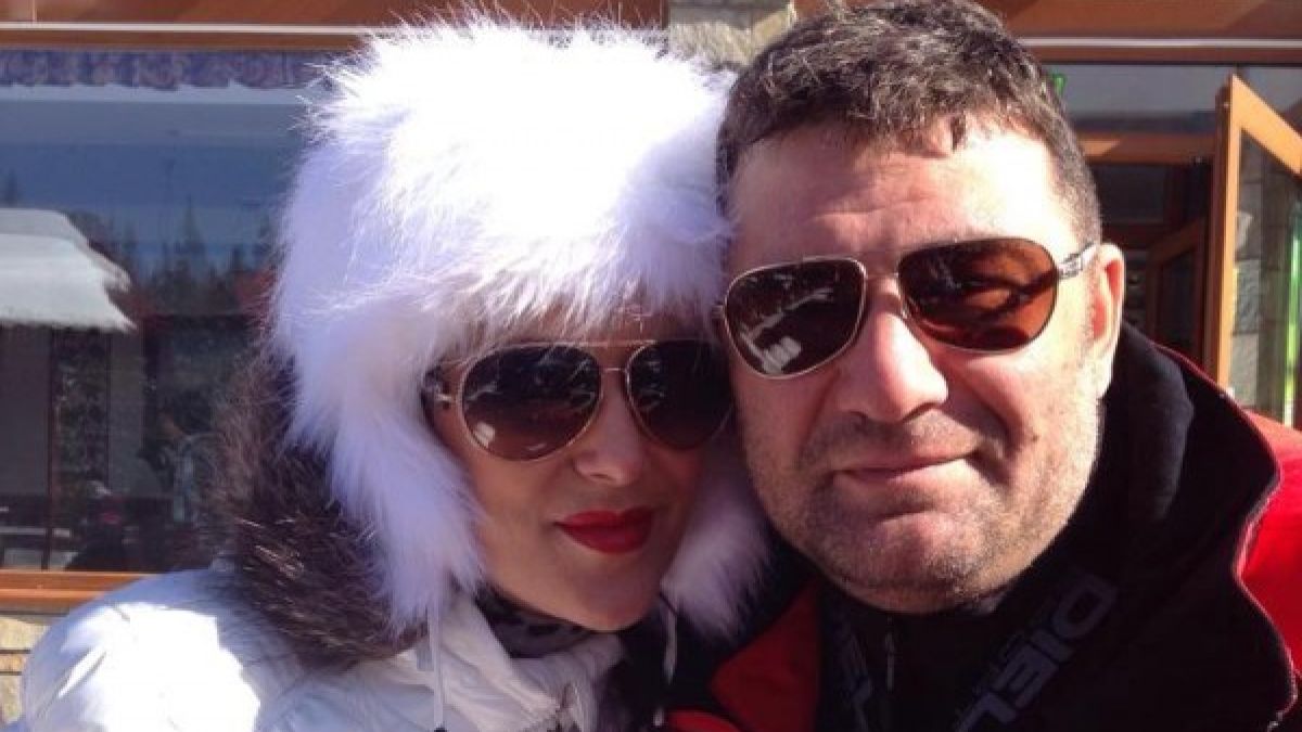 Райфъла с ново тежко обвинение, разследващите подпукаха и красивата му съпруга