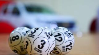 Мъж изхвърли в коша лотариен билет с печалба от близо 200 бона, а после...