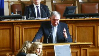 Проф. Михайлов: Нинова е личността, чрез която БСП ще осъществява своите идеи