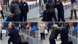 Улична търговка просна полицайка в безсъзнание с един удар ВИДЕО