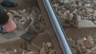 Опасно! "Танцуващи болтове" по международна ж.п. линия ВИДЕО