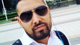 Денис Алиев увековечава родни звезди в солени портрети! СНИМКИ