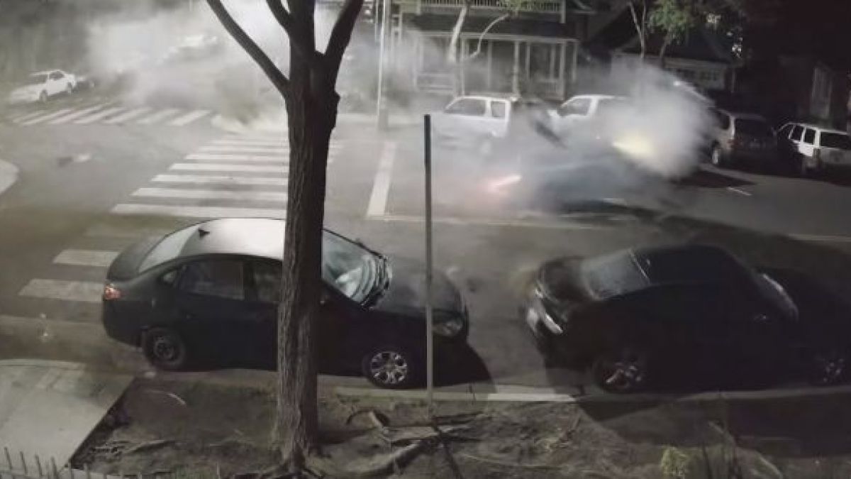 Шофьорка полетя със своя BMW M4 зрелищно над пътя ВИДЕО