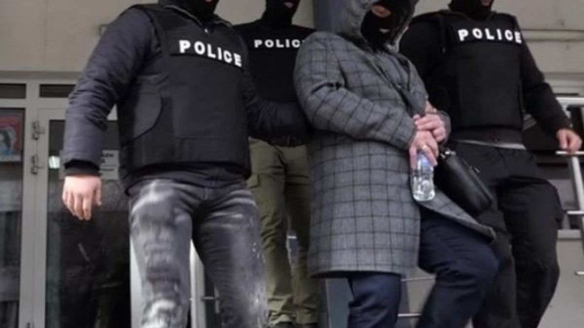 Скандални разкрития от престъпното минало на полицейския шеф, свил печеливш фиш